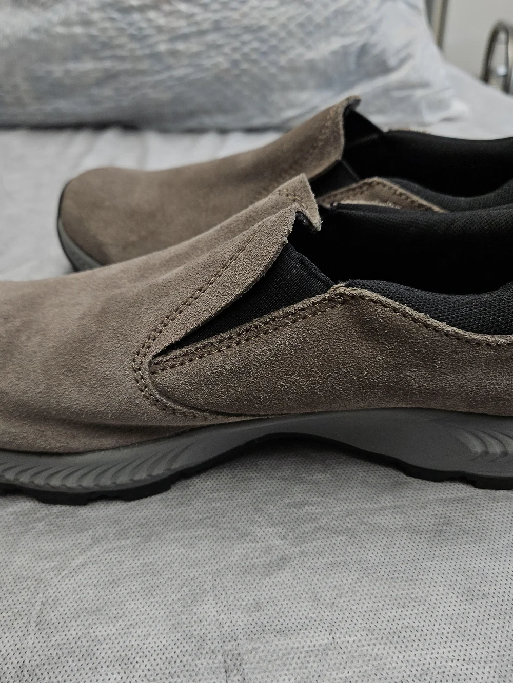 Columbia Landroamer Men’s Slip-On Suede Casual Shoe - Taupe Sz Mens 8